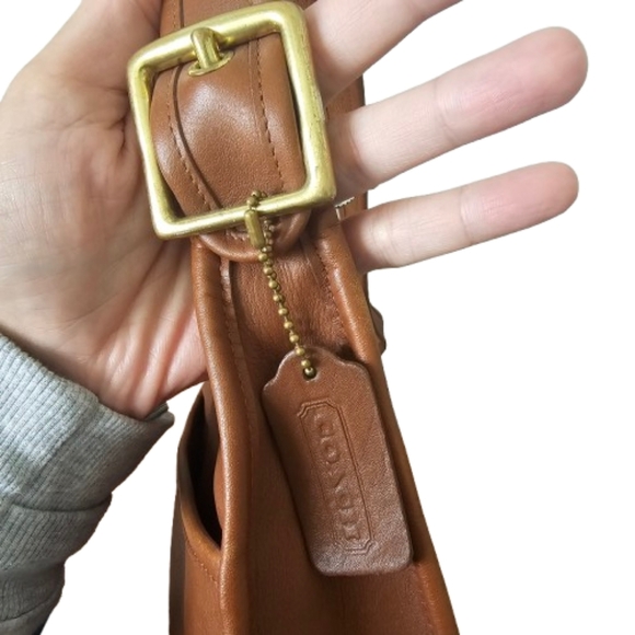 Coach VTG Legacy Zip 9966 Tan / Gold Hardware - Picture 6 of 9